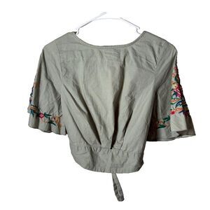 Isa & Ella Blouse Women's Small Gray Embroidered Cropped Short Sleeve Casual Top